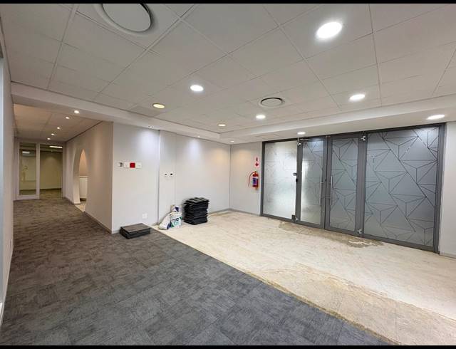 287M² OFFICE TO LET IN MAGALIESSIG